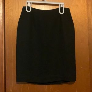 ❤️ 2/$20 ❤️  Petite black pencil skirt